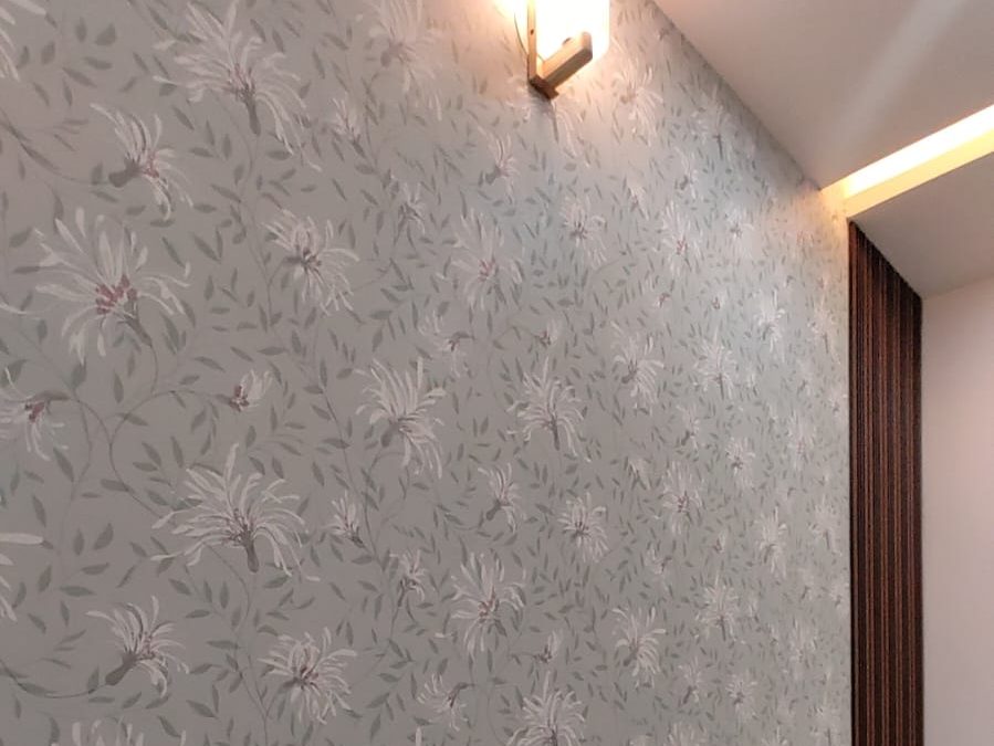 Elegant floral patterned wallpapers